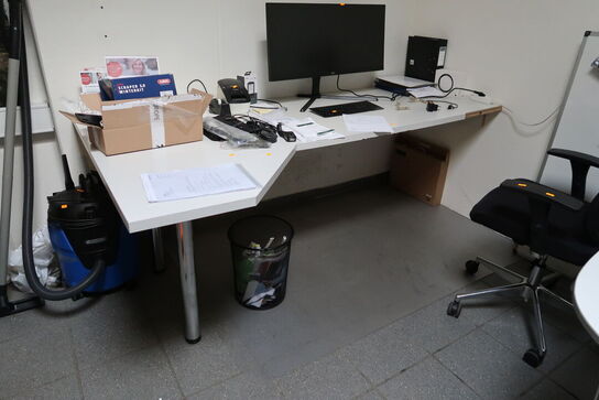 Skrivebord samt kontorstol