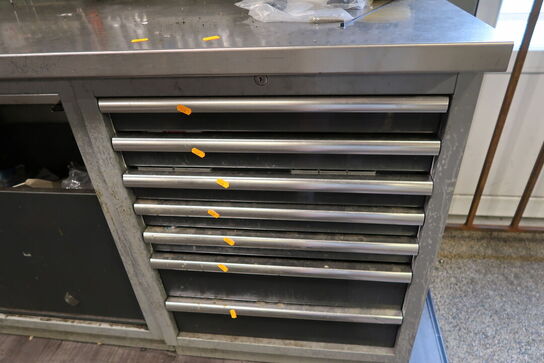 Div. Reservedele og værktøj i skuffer