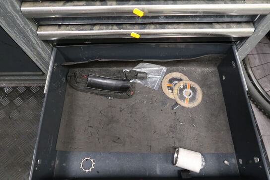 Div. Reservedele og værktøj i skuffer