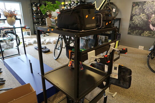 Udstillingspodie uden indhold