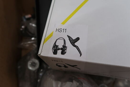 Kasse med div. cykeludstyr