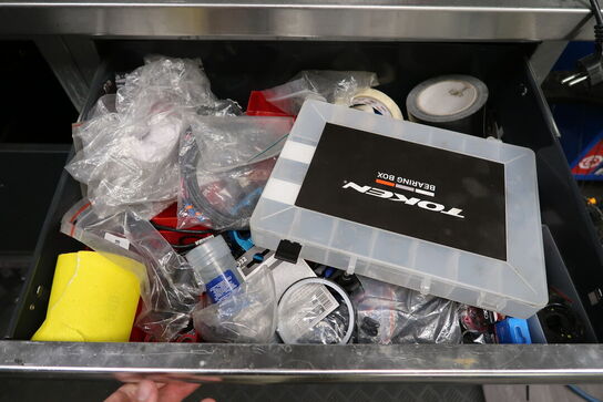 Div. Reservedele og værktøj i skuffer