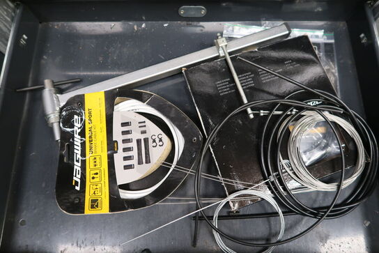 Div. Reservedele og værktøj i skuffer