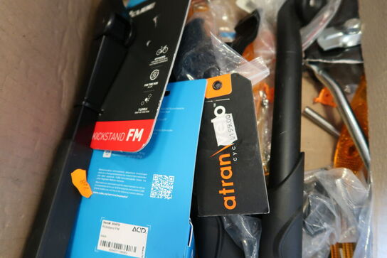 Kasse med div. Cykeludstyr