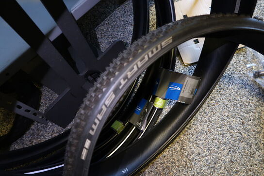 Div. Dæk bl.a. SCHWALBE Marathon Plus 700x38c