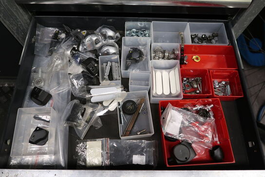 Div. Reservedele og værktøj i skuffer