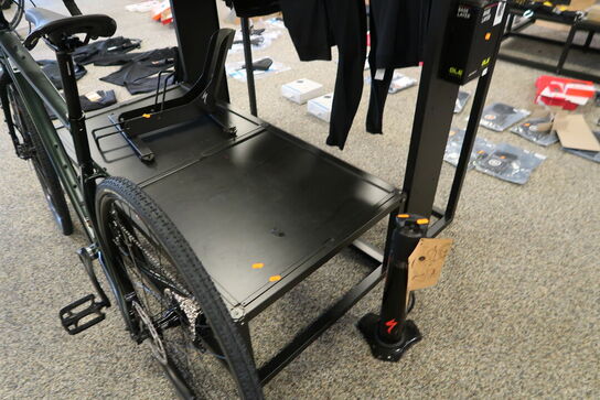 Udstillingspodie uden indhold