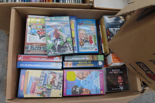 Palle med diverse cd, kasettebånd mv. 