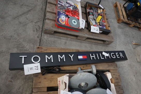 Tommy Hilfiger lysskilt 