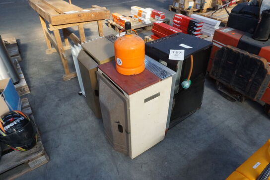 3 stk. terrassevarmer, 3 stk. el-radiator + 2 stk. tomme gasflasker 