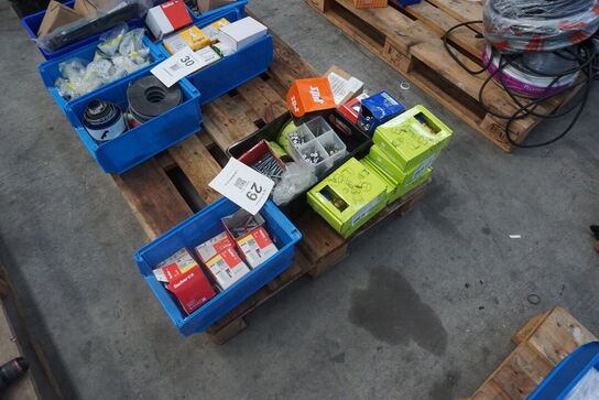 Diverse skruer, rawplugs mv. 