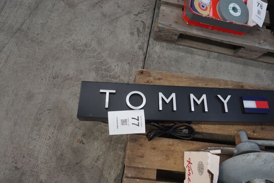 Tommy Hilfiger lysskilt 