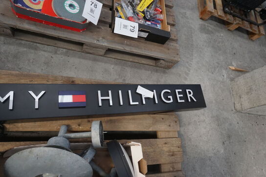 Tommy Hilfiger lysskilt 