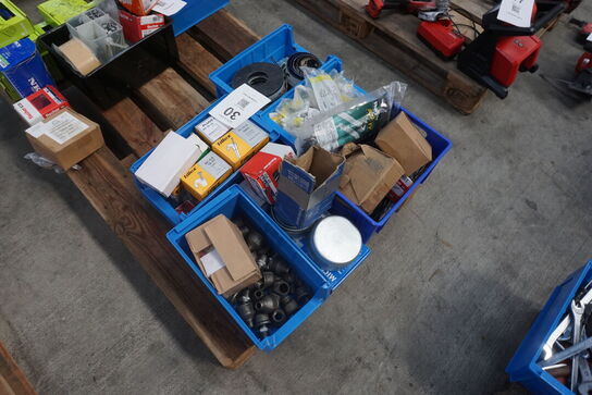 Diverse klips, skruer, bor mv. 