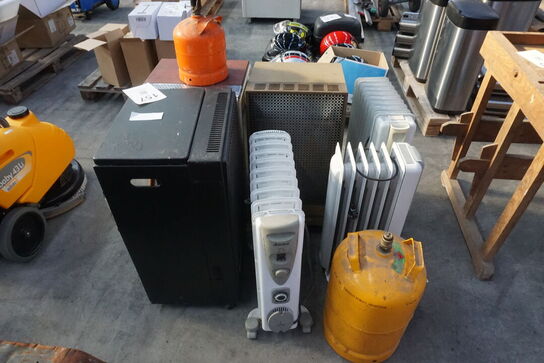 3 stk. terrassevarmer, 3 stk. el-radiator + 2 stk. tomme gasflasker 