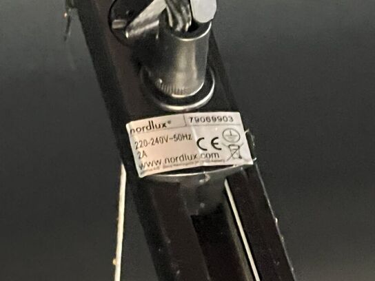 Alle lamper samt skinner i restaurantlokalet