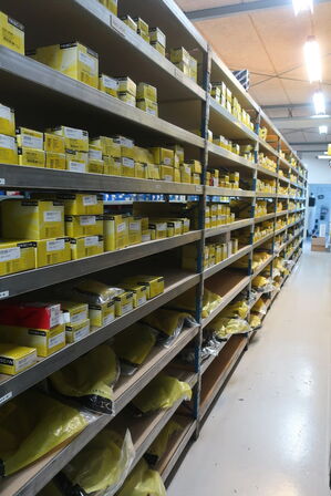 Varelager samt lagerinventar på hele adressen (LÆS BESKRIVELSE INDEN DU BYDER)