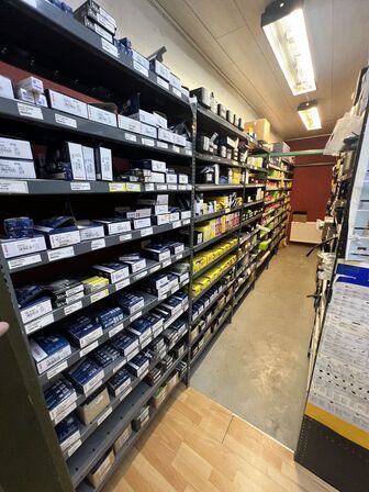 23 sektioner lagerreoler (uden indhold!)