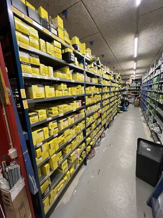 12 sektioner BOSAL lagerreoler (uden indhold!)