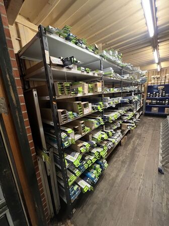 7 sektioner lagerreoler (uden indhold!)