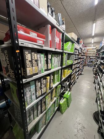 17 sektioner lagerreoler (uden indhold!)