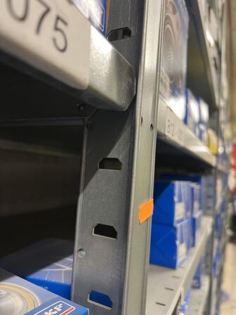 8 sektioner lagerreoler (uden indhold!)