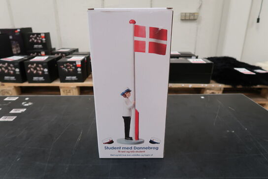 3 pk. Det Gamle Apotek student med flag dreng 31 cm