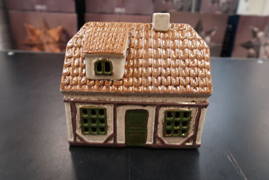 12 stk. Porcelænshuse til fyrfadstager
