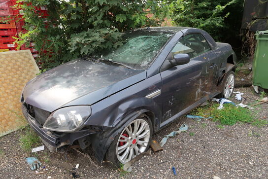 Bil til reservedele (har ikke reg. Attest til at skrotte den)