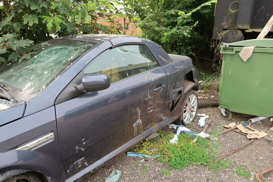 Bil til reservedele (har ikke reg. Attest til at skrotte den)