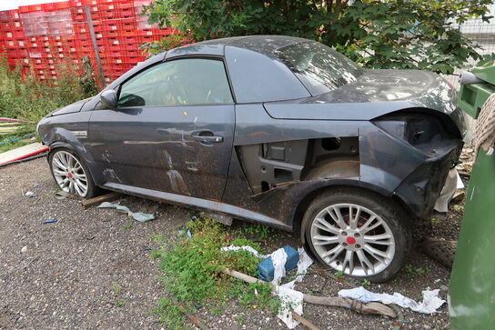 Bil til reservedele (har ikke reg. Attest til at skrotte den)