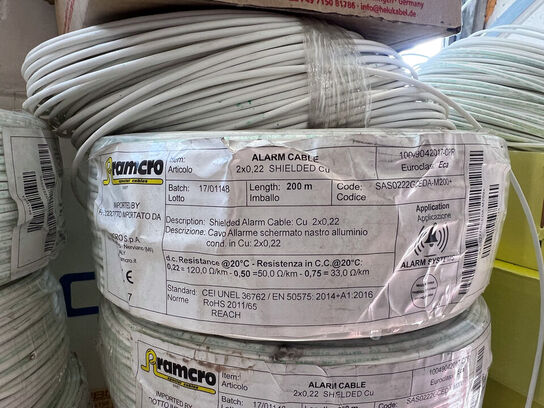 Cables & wires RAMCO & HELUKABEL as well as plastic boxes with lids (see pictures)