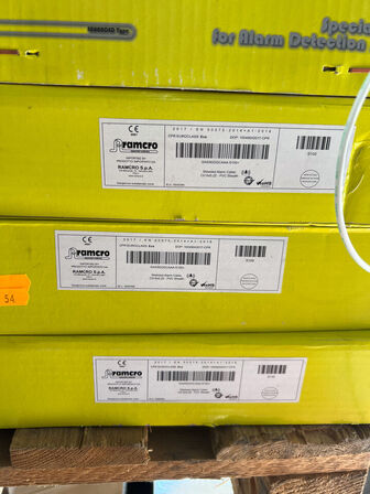 Cables & wires RAMCO & HELUKABEL as well as plastic boxes with lids (see pictures)