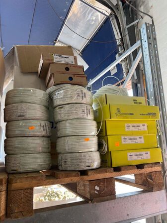 Cables & wires RAMCO & HELUKABEL as well as plastic boxes with lids (see pictures)