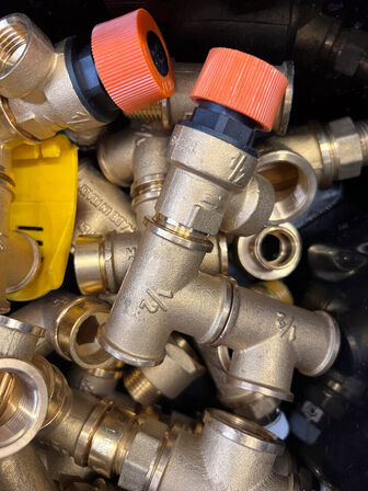 Messingfittings, PETTINAROLI reguleringsventiler, DANFOSS m.v.