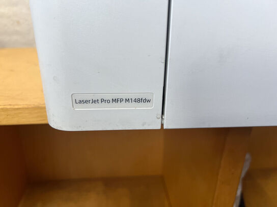 IT udstyr, HP printer, skærme, tastaturer, kabler m.v.