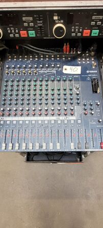 Afviklingsskab Lyd. Denon DN-1800f Dual CD Player. Yamaha MG166cx. TC Electronic C400XL.  2 stk Equalizer og diverse forkabling