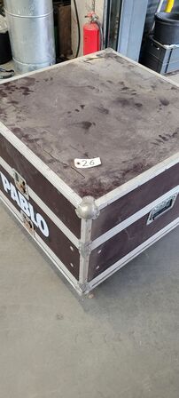 Asorterede fly-tubes, guys og flames. Kommer i en flightcase. Uden blæser