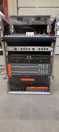 Afviklingsskab Lyd. Denon DN-1800f Dual CD Player. Yamaha MG166cx. TC Electronic C400XL.  2 stk Equalizer og diverse forkabling