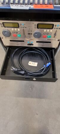 Afviklingsskab Lyd. Numark CDN-34 Dual CD Player. Yamaha MG16/6fx