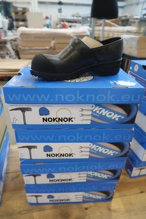 4 stk. sikkerhedstræsko med hælkappe