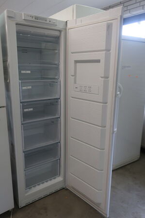 Fryseskab BOSCH GSN32V23