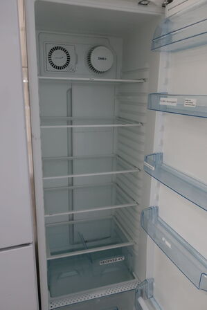 Køleskab ELECTROLUX ERE38405W