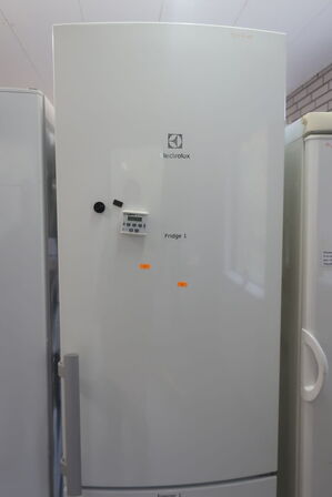 Køle/fryseskab ELECTROLUX CBM380