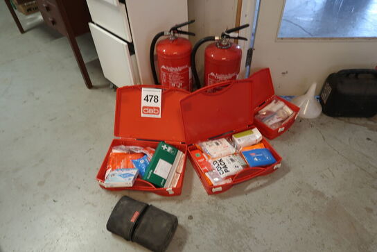 Diverse førstehjælpsartikler & brandslukkere