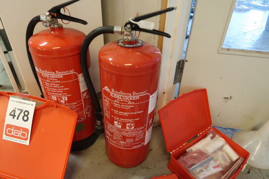 Diverse førstehjælpsartikler & brandslukkere