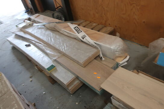 Blandet pakker m. gulvbrædder bl.a. VIKING & MOLAND