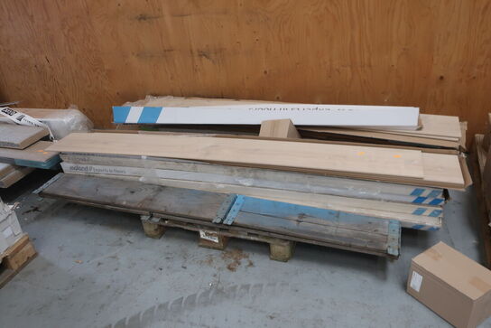 Blandet pakker m. gulvbrædder bl.a. VIKING & MOLAND