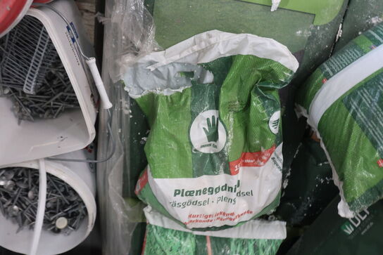 1 pll. plænegødning & DLF GARDEN græsfrø