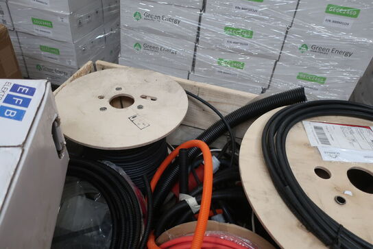 Palle med flexrør samt div. Kabel